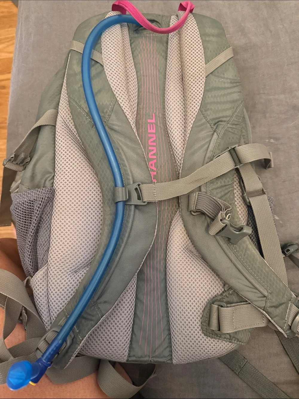 CamelBak Daystar 18 Gray Backpack with Pink Accents